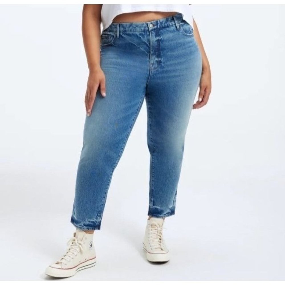 Good American Straight Leg Jeans in Medium Blue Wash